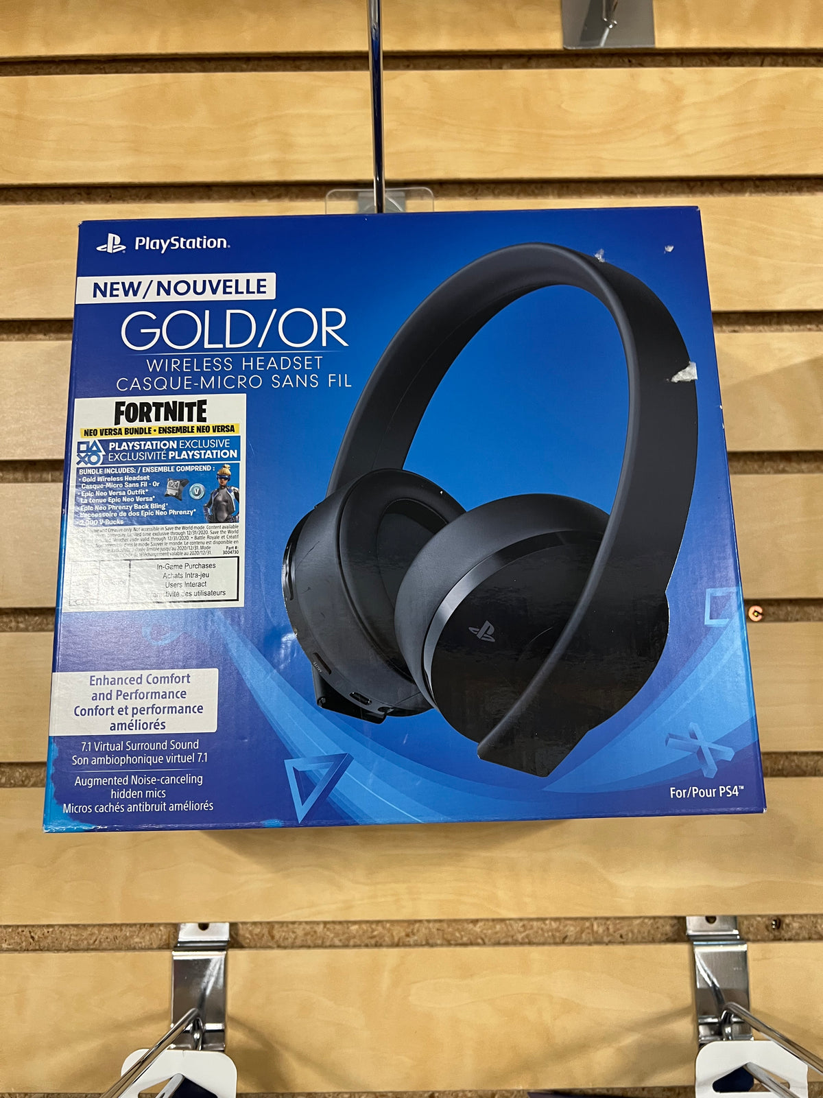 PlayStation Gold Wireless Headset – Fortnite Neo Versa Bundle